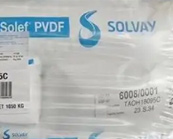    处理Solef PVDF原料安全吗，是否需要特殊的设备来处理Solef PVDF（聚偏二氟乙烯）？